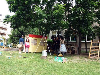 Zdjęcie 20 - Dzień Dziecka - Przedstawienie nauczyciele dzieciom "Jaś I Małgosia"