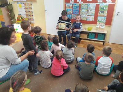 Zdjęcie 5 - CZYTANIE - REALIZACJA PROJEKTÓW MAŁY MIŚ W ŚWIECIE WIELKIEJ LITERATURY ORAZ BOHATER TYGODNIA