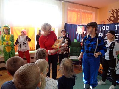 Zdjęcie 8 - Pierwszy Dzień Wiosny - Przedstawienie "Rzepka"