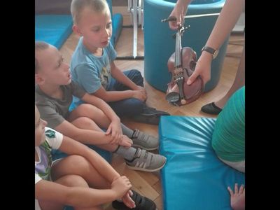 Zdjęcie 3 - TYGRYSKI ROZPOCZĘŁY CYKL SPOTKAŃ ZE ŚWIERSZCZEM
