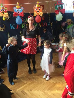 Zdjęcie 10 - W KARNAWALE PRZEDSZKOLAKI BAWIĄ SIĘ WSPANIALE