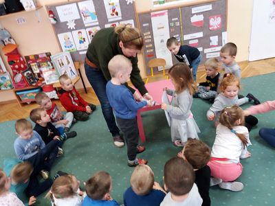 Zdjęcie 14 - Maleństwa eksperymentują w Laboratorium 4 żywiołów