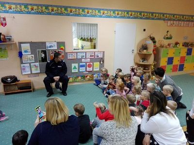 Zdjęcie 2 - SPOTKANIE Z POLICJANTAMI