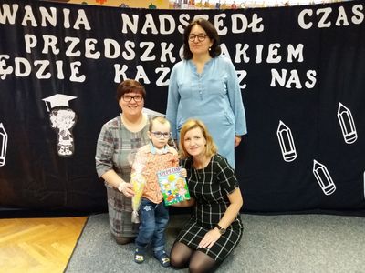 Zdjęcie 10 - Pasowanie na przedszkolaka