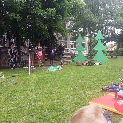 Zdjęcie 80 - Dzień Dziecka - Przedstawienie nauczyciele dzieciom "Jaś I Małgosia"