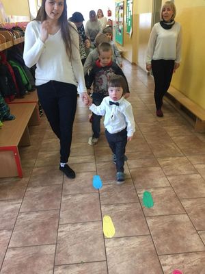 Zdjęcie 20 - FINAŁ PRZEDŚWIĄTECZNYCH PRZYGOTOWAŃ, czyli zajączek i wielkanocne śniadanko w przedszkolu