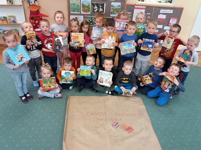 Zdjęcie 1 - Dzień Bibliotekarza i Bibliotek