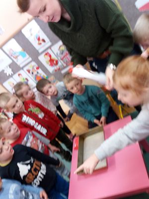 Zdjęcie 10 - Maleństwa eksperymentują w Laboratorium 4 żywiołów