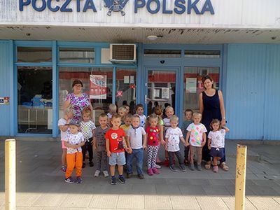 Zdjęcie 3 - Wymiana pocztówkowa - wysyłamy listy do innych przedszkoli
