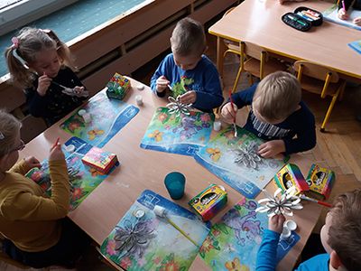 Zdjęcie 9 - Maleństwa biorą udział w konkursie "Choinka w eko odsłonie"