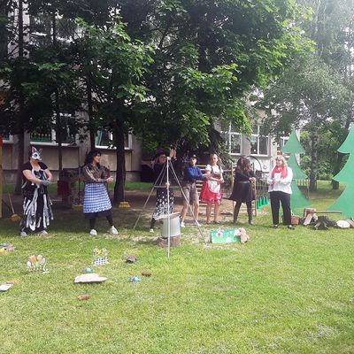 Zdjęcie 41 - Dzień Dziecka - Przedstawienie nauczyciele dzieciom "Jaś I Małgosia"