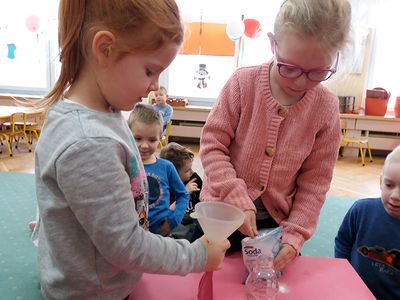 Zdjęcie 23 - Maleństwa eksperymentują w Laboratorium 4 żywiołów