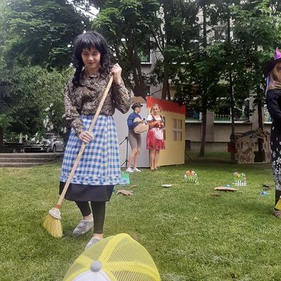 Zdjęcie 61 - Dzień Dziecka - Przedstawienie nauczyciele dzieciom "Jaś I Małgosia"