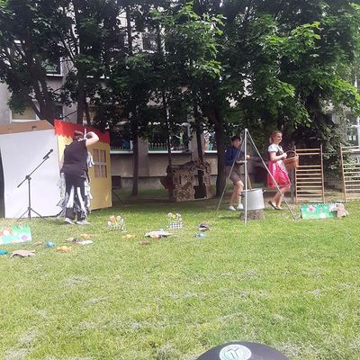 Zdjęcie 39 - Dzień Dziecka - Przedstawienie nauczyciele dzieciom "Jaś I Małgosia"