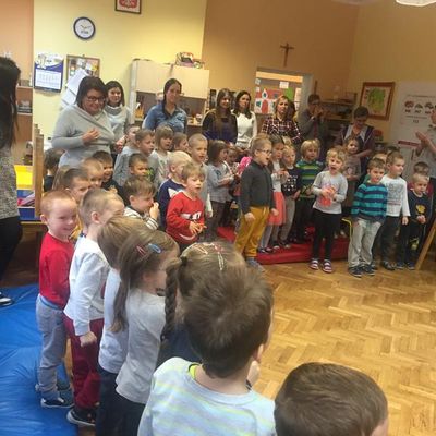 Zdjęcie 16 - PRZEDSZKOLNE ŚWIĘTO, CZYLI OBCHODY MIĘDZYNARODOWEGO DNIA OSÓB NIEPEŁNOSPRAWNYCH