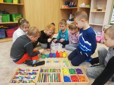 Zdjęcie 41 - Kąciki zabawowo-zadaniowe w pierwszym półroczu