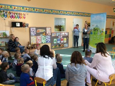 Zdjęcie 48 - "DRUŻYNA SEGREGOLANDII", CZYLI SPOTKANIE PRZEDSZKOLAKÓW Z PRZEDSTAWICIELEM KZGRL