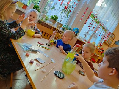 Zdjęcie 17 - Kąciki zabawowo-zadaniowe w tygodniu o kosmosie
