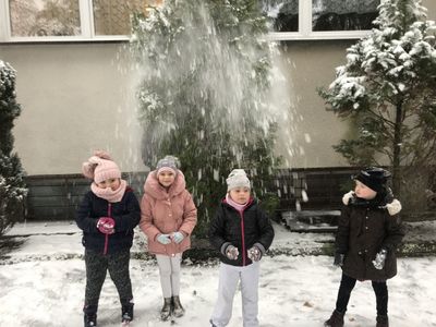 Zdjęcie 18 - Ozdabianie pierniczków i zabawy w śniegu
