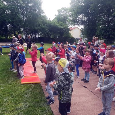 Zdjęcie 46 - Dzień Dziecka - Przedstawienie nauczyciele dzieciom "Jaś I Małgosia"