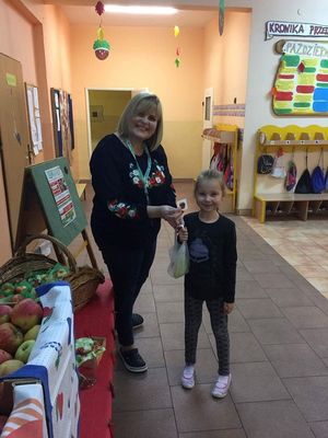 Zdjęcie 1 - OTWÓRZ SERDUSZKO I KUP JABŁUSZKO... AKCJA "JABŁUSZKO" ZAKOŃCZONA SUKCESEM