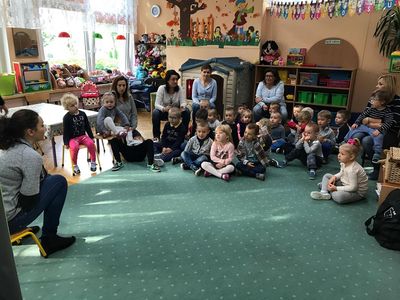 Zdjęcie 21 - "DRUŻYNA SEGREGOLANDII", CZYLI SPOTKANIE PRZEDSZKOLAKÓW Z PRZEDSTAWICIELEM KZGRL