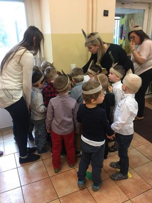 Zdjęcie 16 - FINAŁ PRZEDŚWIĄTECZNYCH PRZYGOTOWAŃ, czyli zajączek i wielkanocne śniadanko w przedszkolu