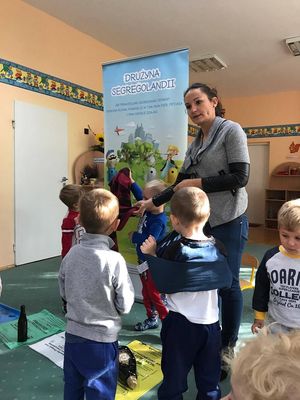 Zdjęcie 7 - "DRUŻYNA SEGREGOLANDII", CZYLI SPOTKANIE PRZEDSZKOLAKÓW Z PRZEDSTAWICIELEM KZGRL