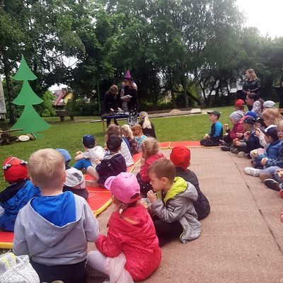 Zdjęcie 78 - Dzień Dziecka - Przedstawienie nauczyciele dzieciom "Jaś I Małgosia"