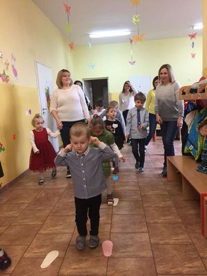 Zdjęcie 10 - FINAŁ PRZEDŚWIĄTECZNYCH PRZYGOTOWAŃ, czyli zajączek i wielkanocne śniadanko w przedszkolu