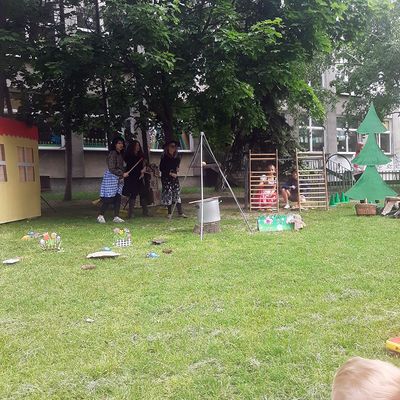 Zdjęcie 64 - Dzień Dziecka - Przedstawienie nauczyciele dzieciom "Jaś I Małgosia"