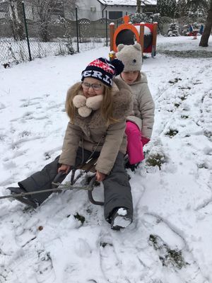 Zdjęcie 2 - Zabawy na śniegu