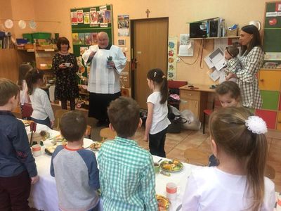 Zdjęcie 46 - FINAŁ PRZEDŚWIĄTECZNYCH PRZYGOTOWAŃ, czyli zajączek i wielkanocne śniadanko w przedszkolu