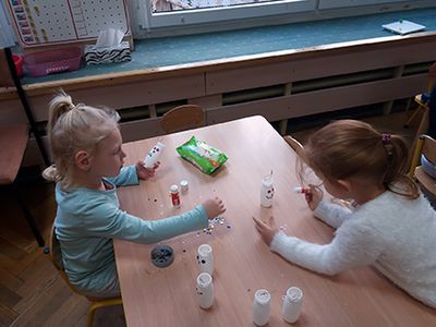 Zdjęcie 5 - Maleństwa biorą udział w konkursie "Choinka w eko odsłonie"