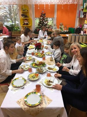 Zdjęcie 13 - "JEST TAKI DZIEŃ..." RELACJA Z PRZEDSZKOLNEJ WIGILII