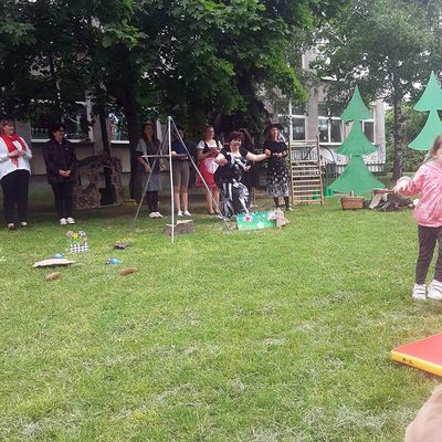 Zdjęcie 84 - Dzień Dziecka - Przedstawienie nauczyciele dzieciom "Jaś I Małgosia"