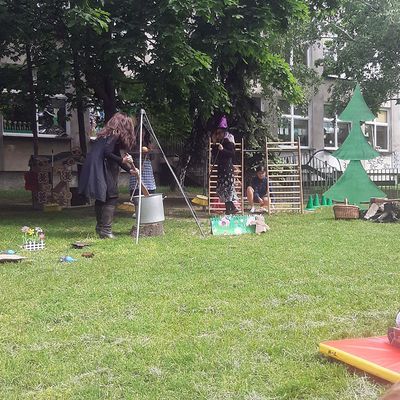 Zdjęcie 44 - Dzień Dziecka - Przedstawienie nauczyciele dzieciom "Jaś I Małgosia"