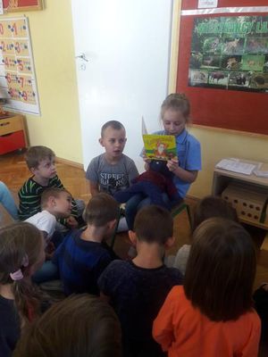Zdjęcie 8 - CZYTANIE - REALIZACJA PROJEKTÓW MAŁY MIŚ W ŚWIECIE WIELKIEJ LITERATURY ORAZ BOHATER TYGODNIA