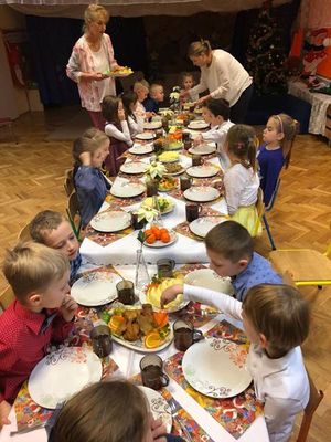 Zdjęcie 12 - "JEST TAKI DZIEŃ..." RELACJA Z PRZEDSZKOLNEJ WIGILII