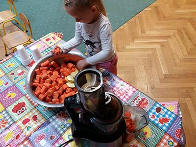 Zdjęcie 100 - Soki owocowo-warzywne pijemy, bo zdrowi być chcemy