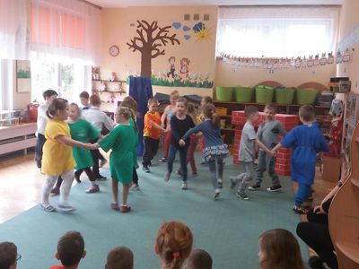 Zdjęcie 13 - Obchody Pierwszego Dnia Wiosny i Światowego Dnia Osób z Zespołem Downa