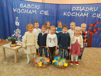 Zdjęcie 1 - Dzień Babci i Dziadka