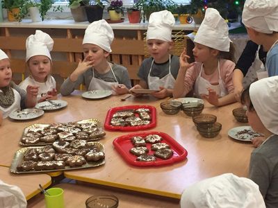 Zdjęcie 5 - Ozdabianie pierniczków i zabawy w śniegu
