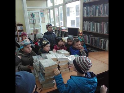 Zdjęcie 3 - TYGRYSKI ODWIEDZIŁY BIBLIOTEKĘ OSIEDLOWĄ