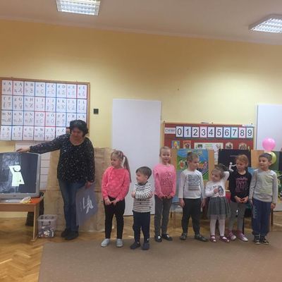 Zdjęcie 18 - PRZEDSZKOLNE ŚWIĘTO, CZYLI OBCHODY MIĘDZYNARODOWEGO DNIA OSÓB NIEPEŁNOSPRAWNYCH