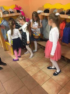 Zdjęcie 24 - FINAŁ PRZEDŚWIĄTECZNYCH PRZYGOTOWAŃ, czyli zajączek i wielkanocne śniadanko w przedszkolu