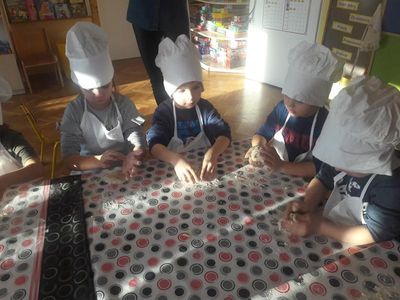 Zdjęcie 4 - MASTERCHEF JUNIOR - PIECZEMY ROGALIKI
