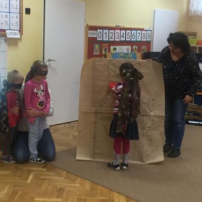 Zdjęcie 12 - PRZEDSZKOLNE ŚWIĘTO, CZYLI OBCHODY MIĘDZYNARODOWEGO DNIA OSÓB NIEPEŁNOSPRAWNYCH