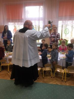 Zdjęcie 40 - FINAŁ PRZEDŚWIĄTECZNYCH PRZYGOTOWAŃ, czyli zajączek i wielkanocne śniadanko w przedszkolu