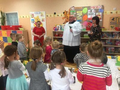 Zdjęcie 42 - FINAŁ PRZEDŚWIĄTECZNYCH PRZYGOTOWAŃ, czyli zajączek i wielkanocne śniadanko w przedszkolu